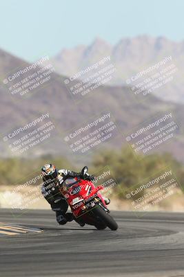 media/Oct-30-2025-Racers Edge (Thu) [[dabbdaf680]]/3-B Group/Session 2 (Turn 14)/